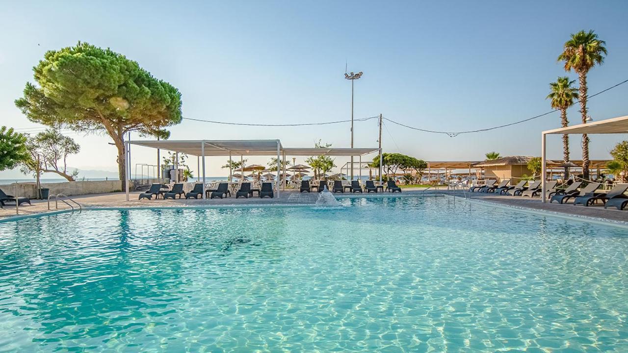 Buka Sandy Beach Messíni Eksteriør billede